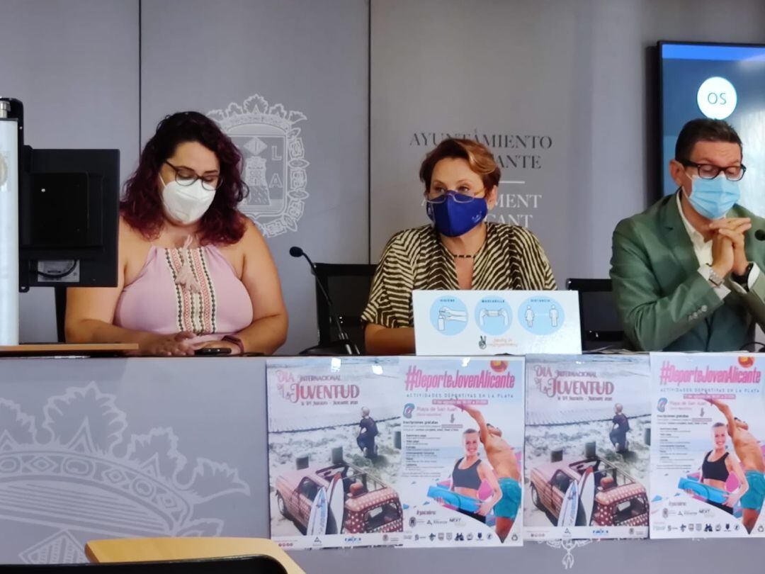 De derecha a izquierda: Claudia Muñoz, María Conejero, José Luis Berenguer