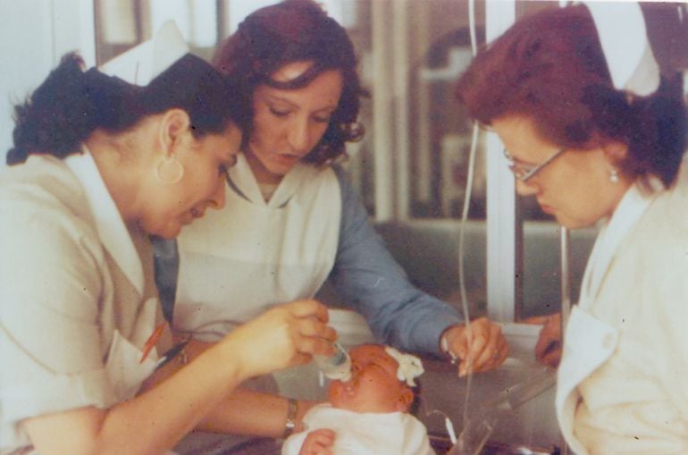 1975 - Uno de los primeros bebés nacidos en el Hospital Reina Sofía