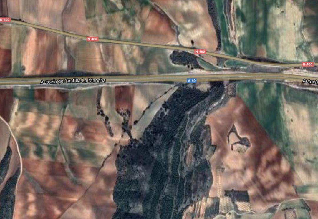 Tres heridos al volcar una ambulancia