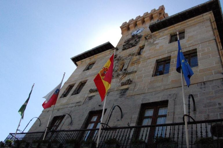 Fachada del Ayuntamiento de Castro Urdiales