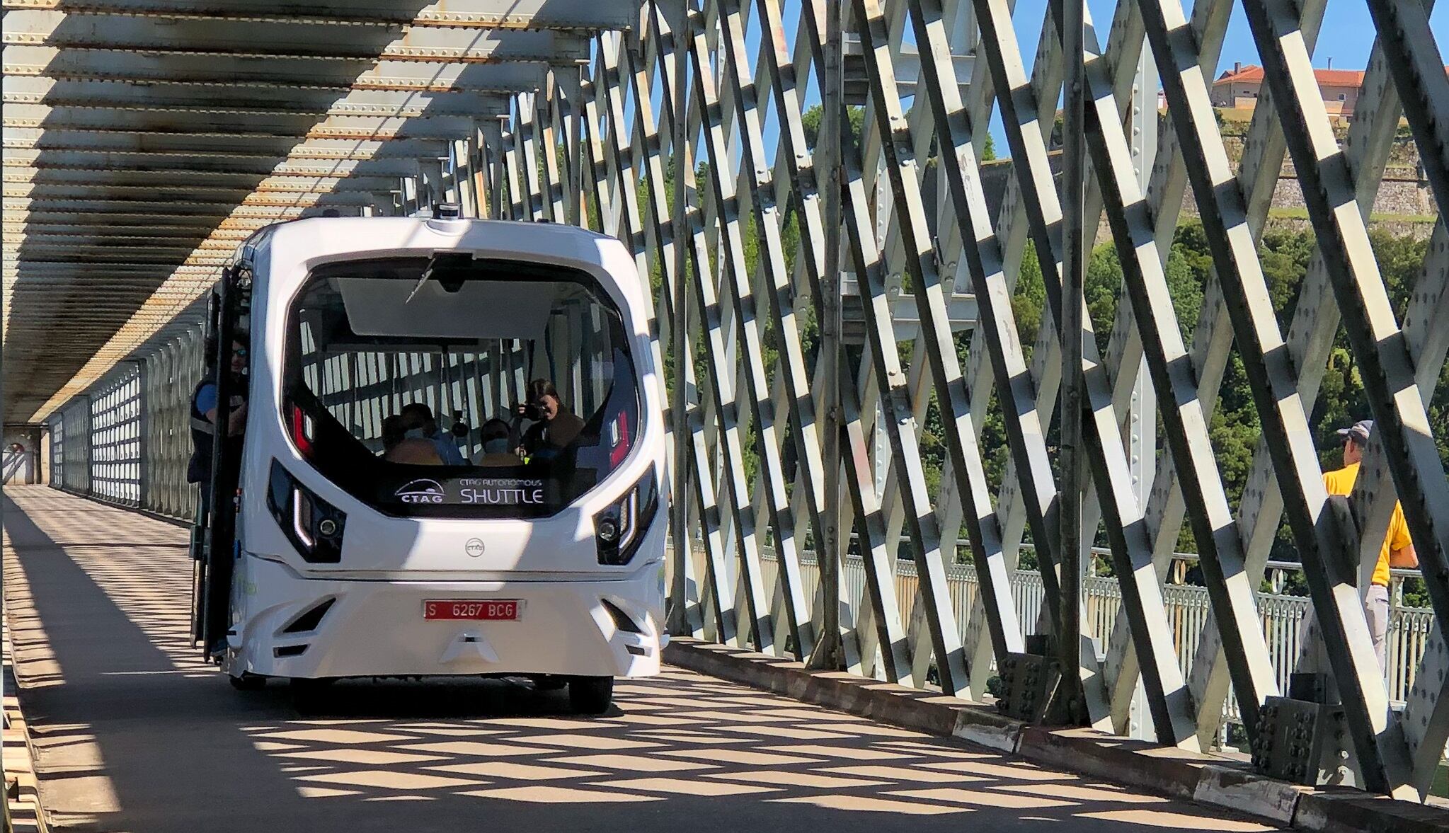 Vehículo autónomo del CTAG que unirá los cascos históricos de Tui y Valença