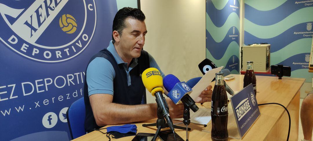 Edu Villegas durante la rueda de prensa en Chapín