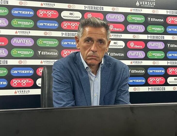 Víctor Alonso el pasado jueves en la sala de prensa del Cartagonova