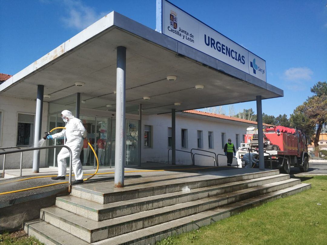 La UME ha desinfectado residencias de la tercera edad y centros de salud en la provincia 