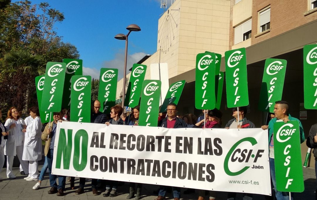 Una protesta de CSIF ante el Hospital de Jaén en una imagen de archivo.