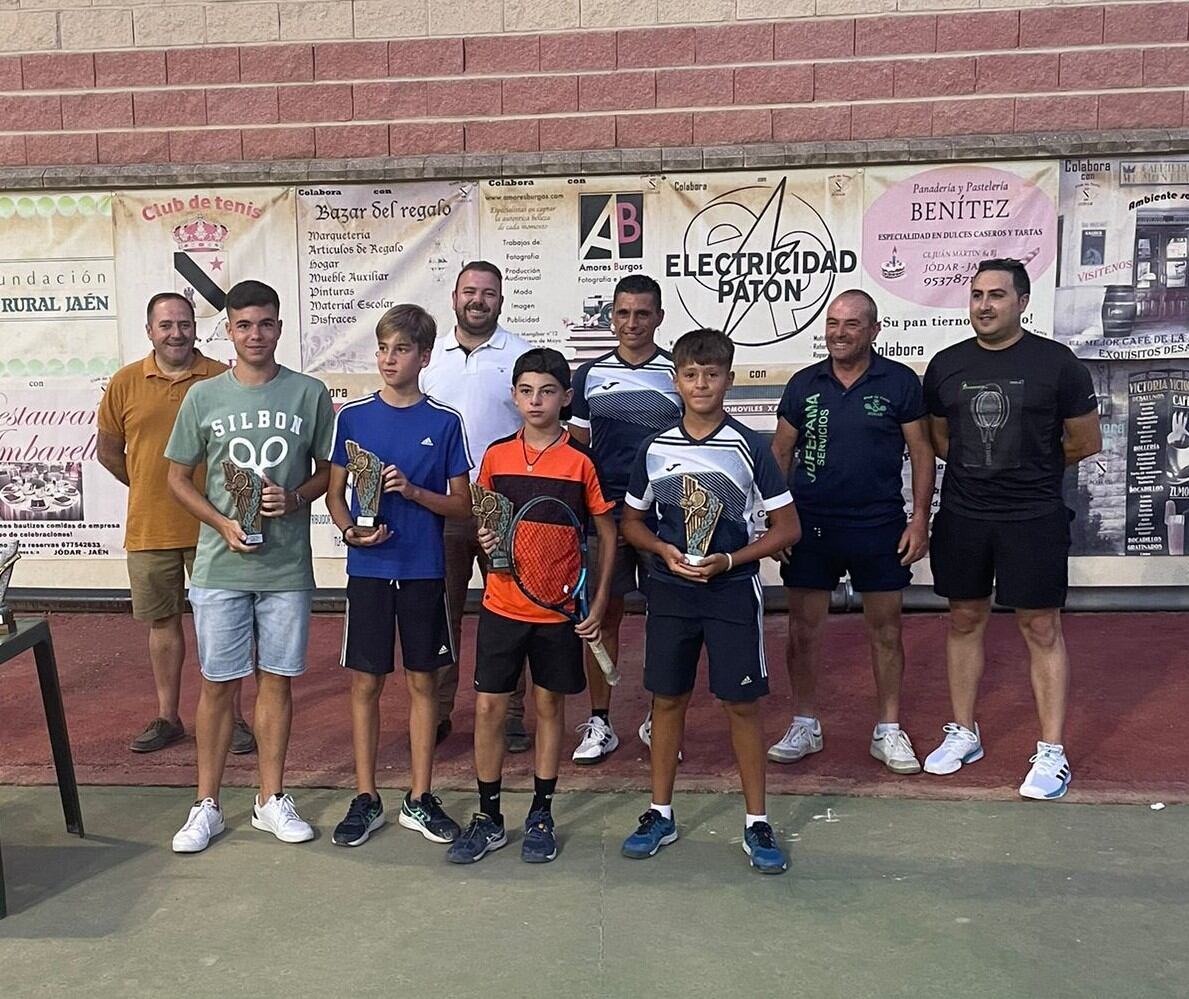 Entrega de trofeos en la categoría de menores de 16 años