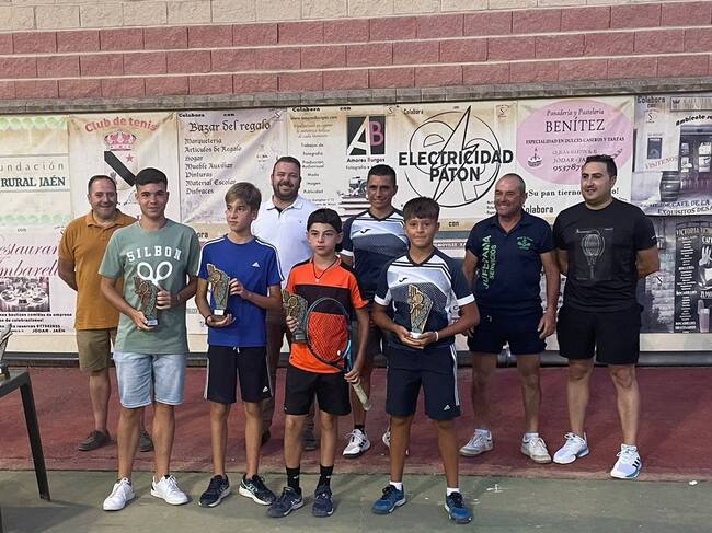 Entrega de trofeos en la categoría de menores de 16 años