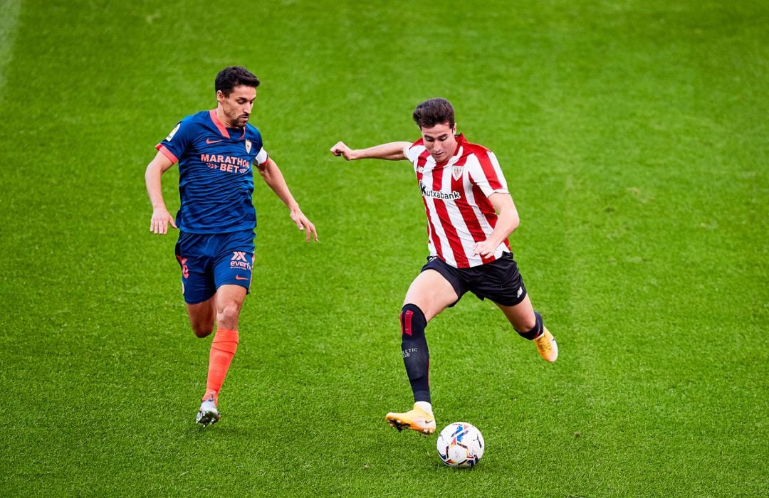 Jon Morcillo of Athletic Club and Jesus Navas of Sevilla FC during the Spanish league, La Liga Santander, football match played between SD Eibar SAD and Cadiz CF at Ipurua stadium on October 30, 2020 in Eibar, Spain. AFP7 
 