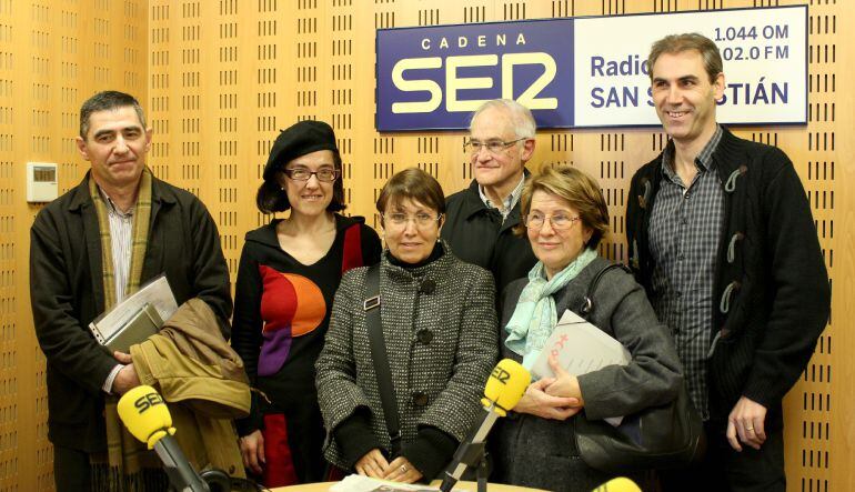 Los premiados con la medalla al mérito ciudadano 2015, en los estudios de Radio San Sebastián.