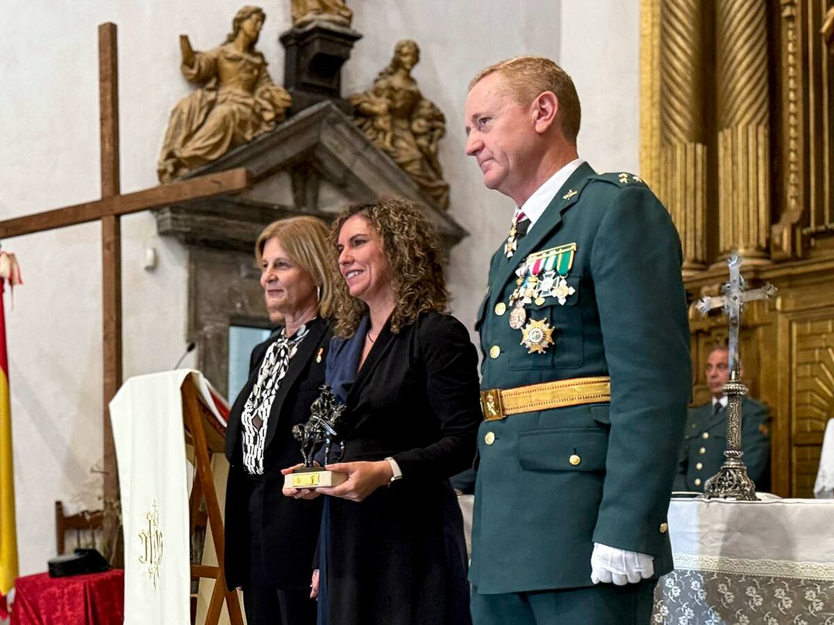 El Centro Municipal de Información a la Mujer, reconocido por la Guardia Civil en el día del Pilar