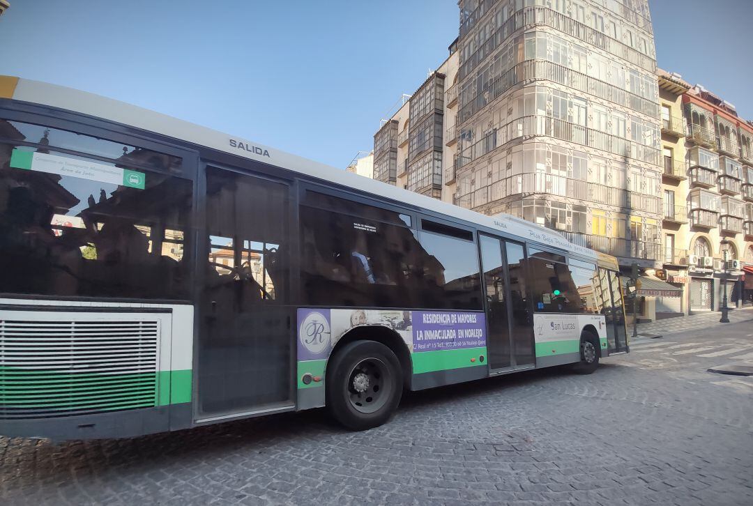 El futuro de los autobuses urbanos de Jaén podría estar en manos de los propios ciudadanos si se llegara a hacer esta consulta pública