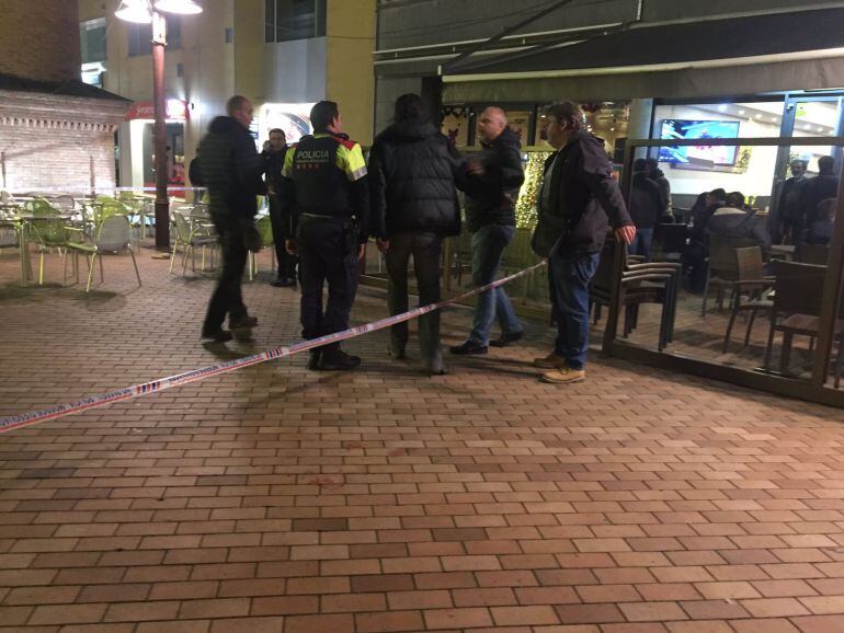 La policia davant del bar El Punt