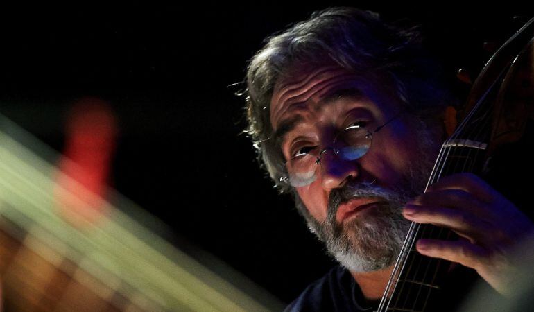 GRA258 MADRID, 30/10/2014.- Fotografía de archivo del 09/12/2013 del músico Jordi Savall que ha renunciado al Premio Nacional de Música por estimar que procede de un Gobierno responsable del &quot;desinterés y la incompetencia&quot; en la defensa del arte, que mant