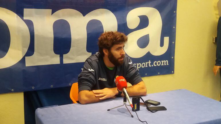 Manolo Sevillano, entrenador del Río Duero Soria, en rueda de prensa.