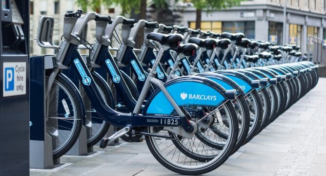 Bicicletes per llogar amb el logotip de Barclays a Londres
