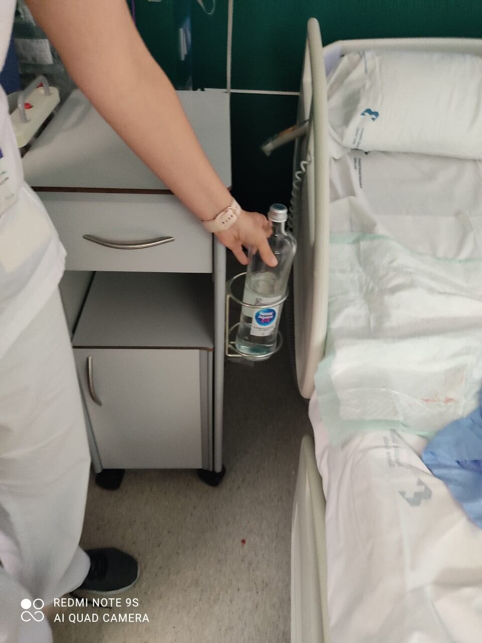 El Hospital Santa Lucía fomenta el uso de botellas de cristal