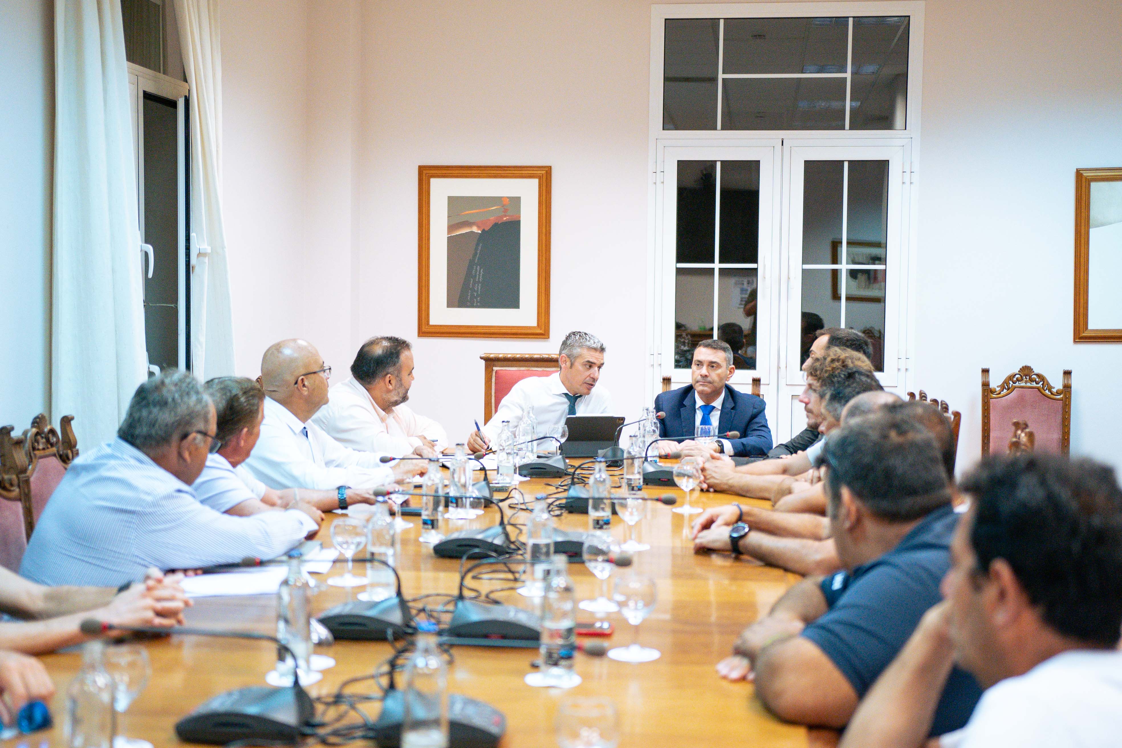 Reunión con representantes de las cofradías de pescadores de Lanzarote.