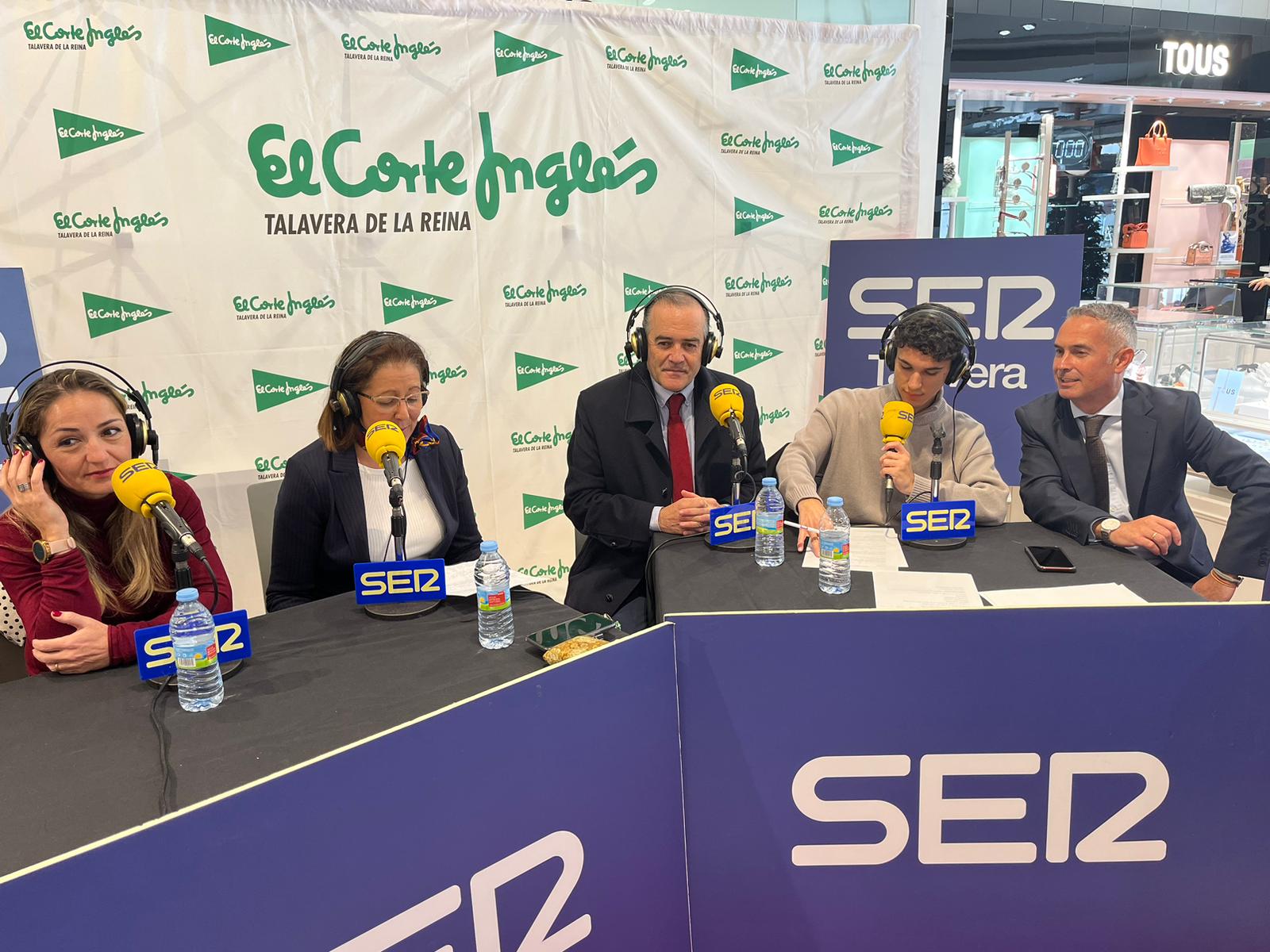 En el programa también han participado la Directora de El Corte Inglés Talavera, El Director de Comunicación de El Corte Inglés Castilla-La Mancha, el alcalde de la ciudad y la concejala de Festejos y Comercio