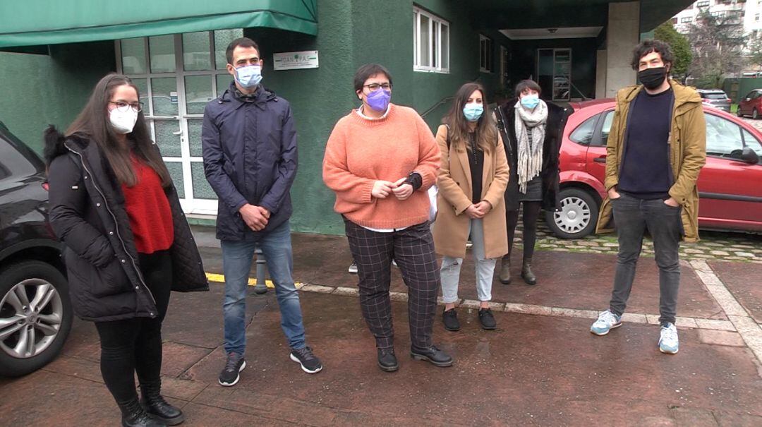 Padres de la escuela infantil Santa Marta junto a la presidenta de FOANPAS.