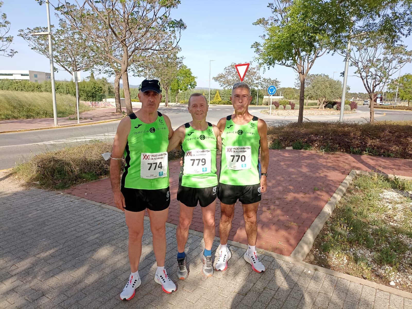 Atletas del C. A. Elda en la Media Maratón de Almansa