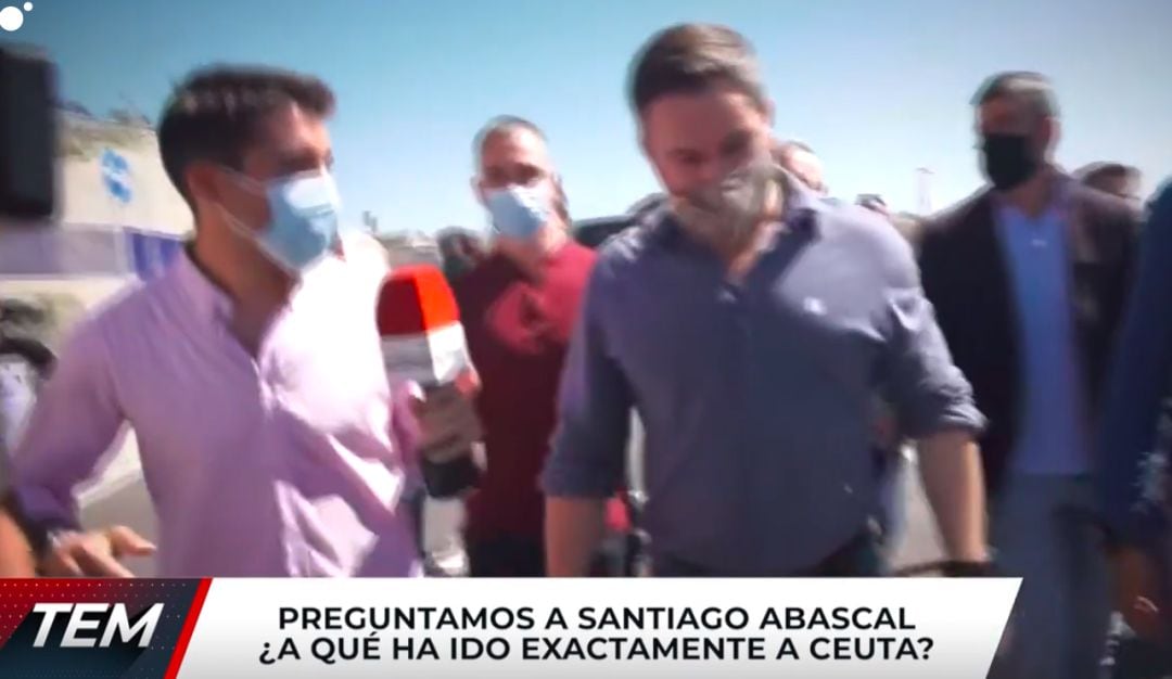 &quot;Váyase al cuerno&quot;: el tenso enfrentamiento entre Santiago Abascal y un reportero de &#039;Todo es mentira&#039;.