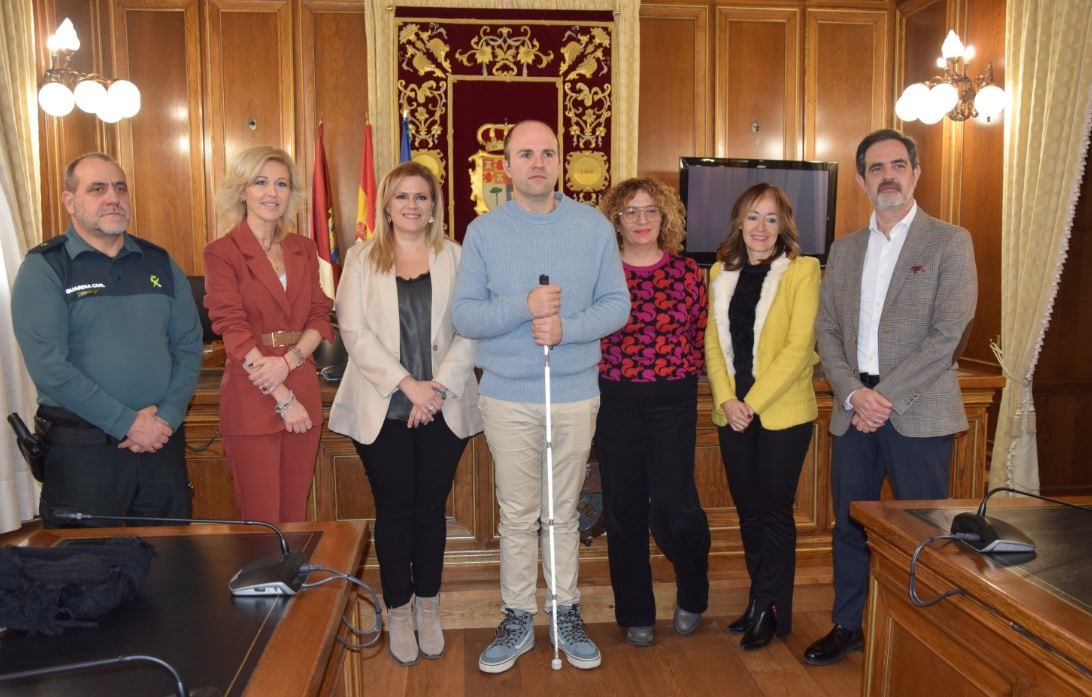 Presentación del festival de 2026 con Sergio Vera en el centro.