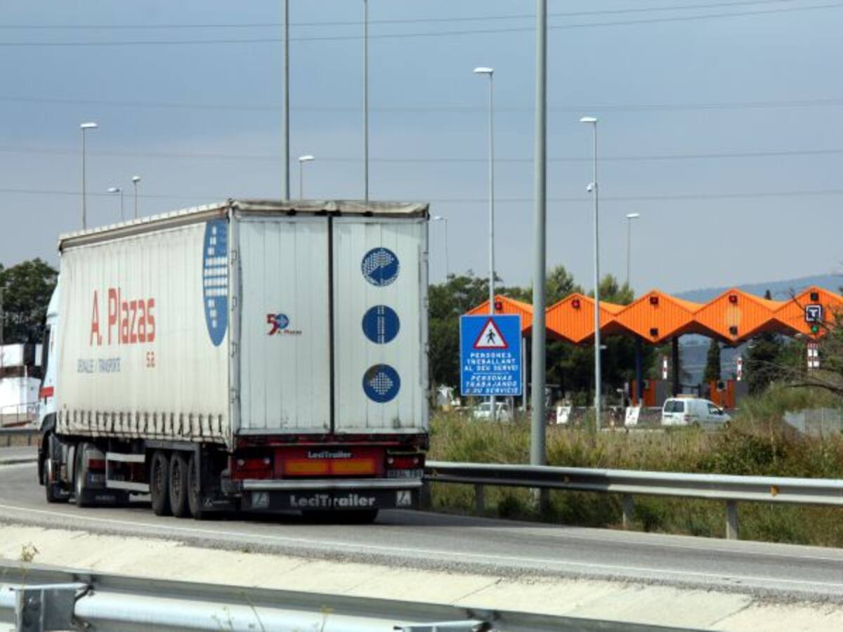 Prohibit el pas dels camions per les carreteres N-340 i la N-240