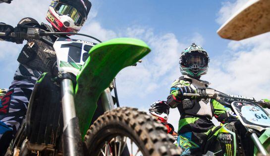 Riders take part in a race as part of the inauguration of the MX Wingate Motocross track near the Israeli city of Netanya on February 11, 2016. / AFP / JACK GUEZ