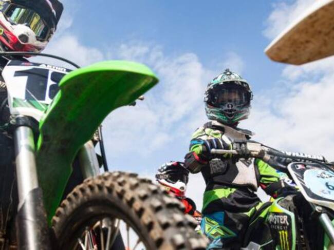 Riders take part in a race as part of the inauguration of the MX Wingate Motocross track near the Israeli city of Netanya on February 11, 2016. / AFP / JACK GUEZ
