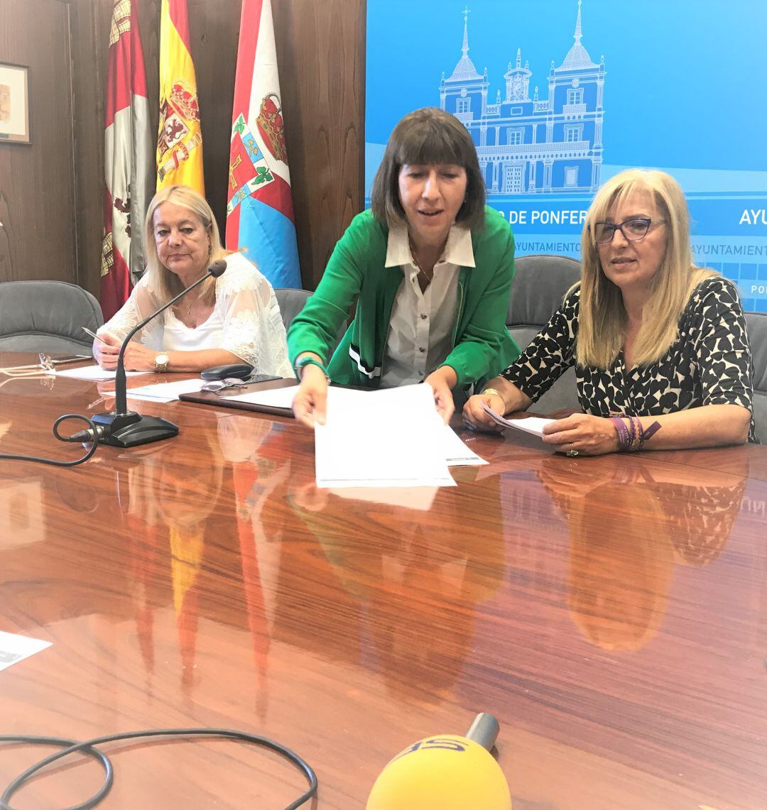 Las concejalas de Hacienda, Infraestructuras y Participación Ciudadana, en la rueda de prensa