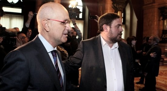 Josep Antoni Duran i Lleida i Oriol Junqueras, als passadissos del Parlament, en una imatge d'arxiu