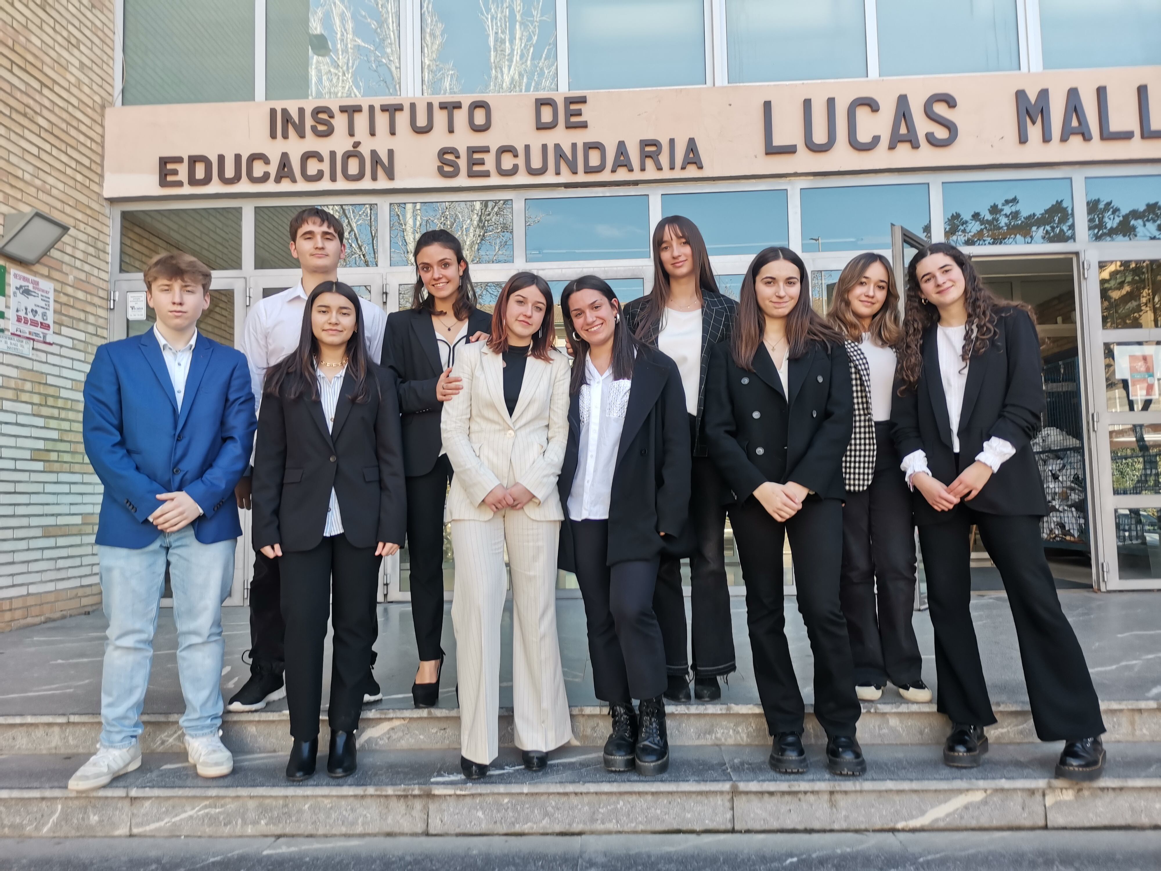 Foto de los equipos de la final del IV Torneo Provincial (IES Biello Aragón e IES Lucas Mallada)