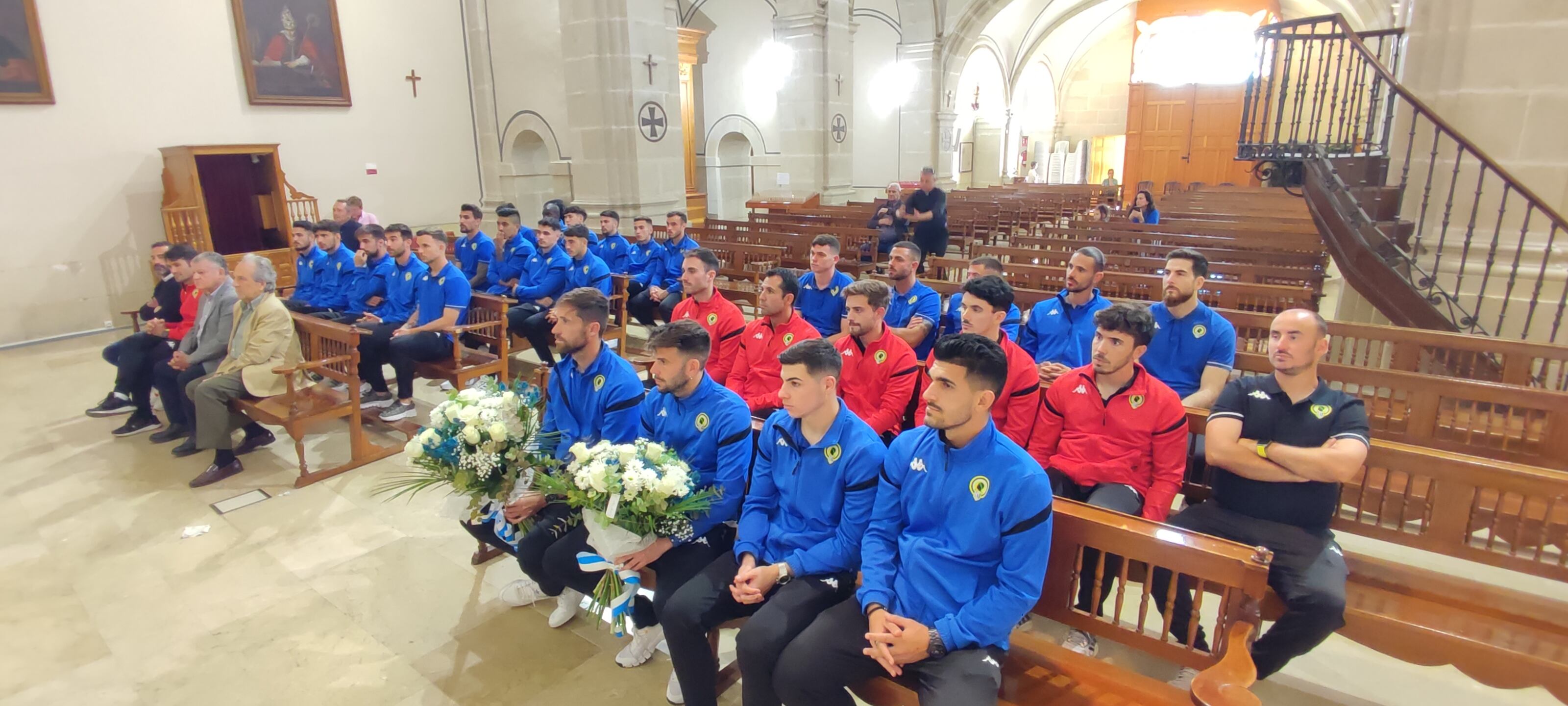 La plantilla del Hércules en la ofrenda floral a la Santa Faz