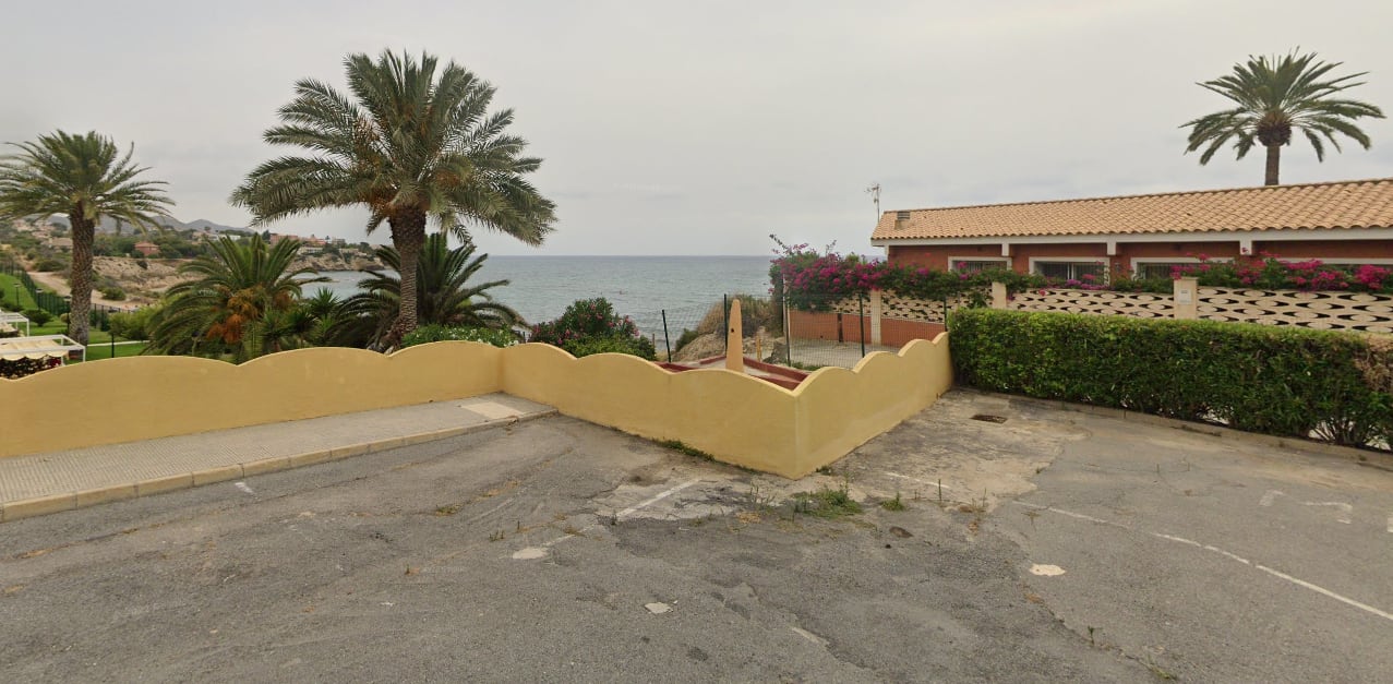 Chalets en playa de El Amerador, donde se ha producido el vertido fecal de El Campello