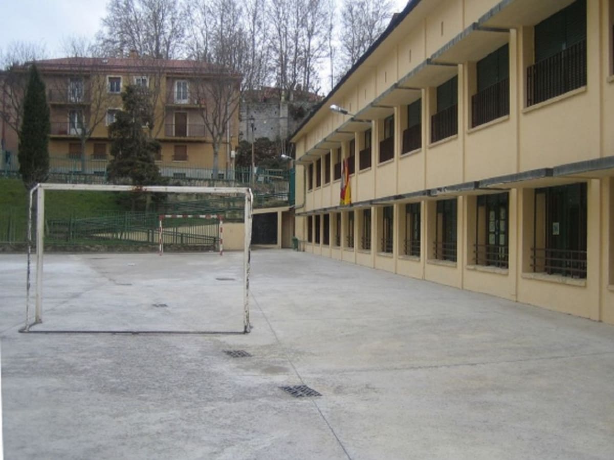 El AMPA de la Aneja estalla por las obras que dejan sin uso el gimnasio hasta final de curso