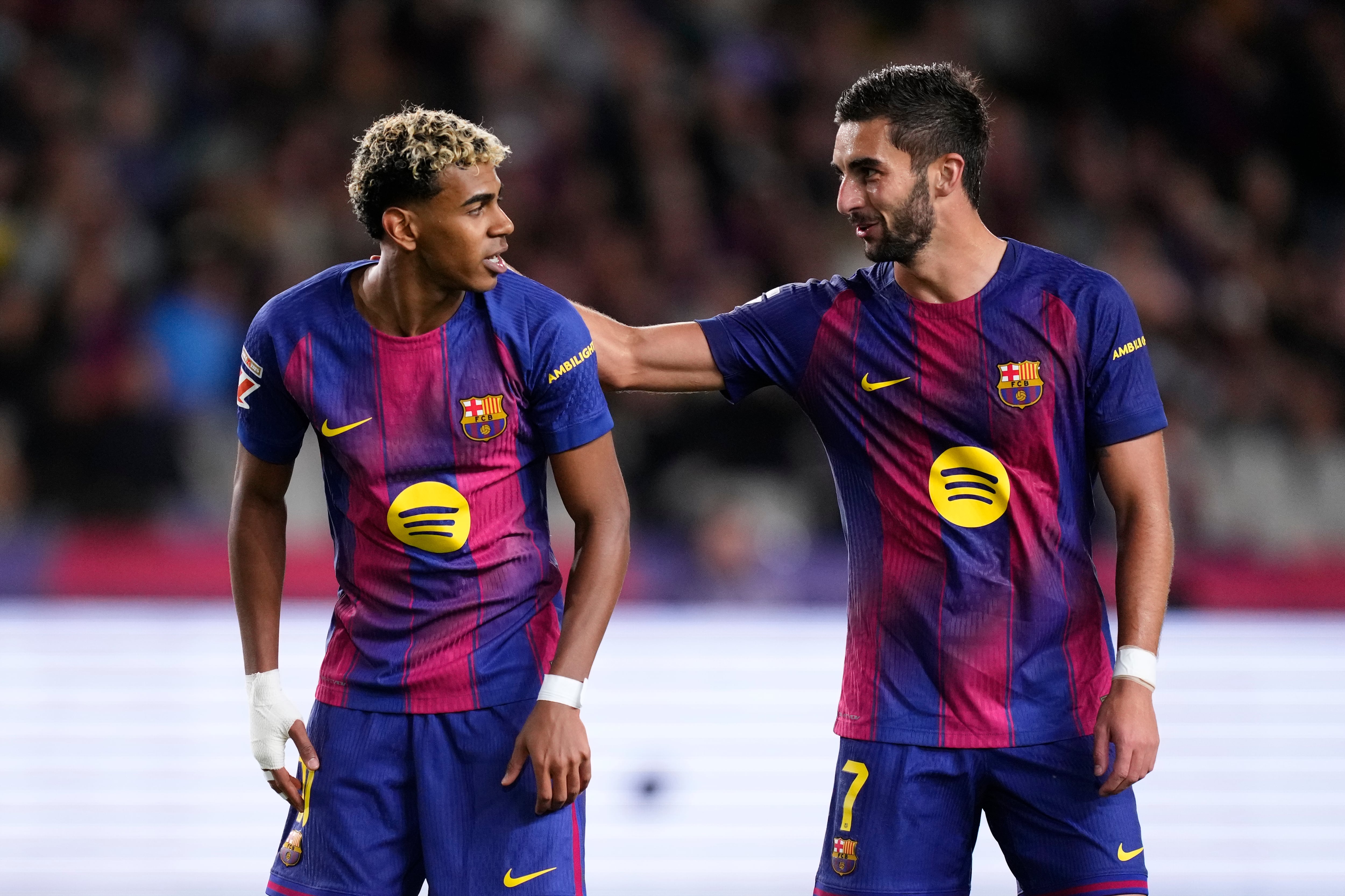 Ferran Torres y Lamine Yamal durante un encuentro con el FC Barcelona