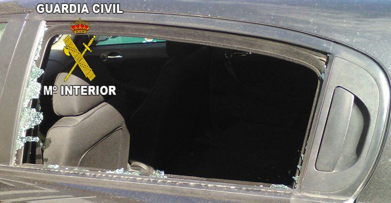 Uno de los coches que fueron objeto de robo.