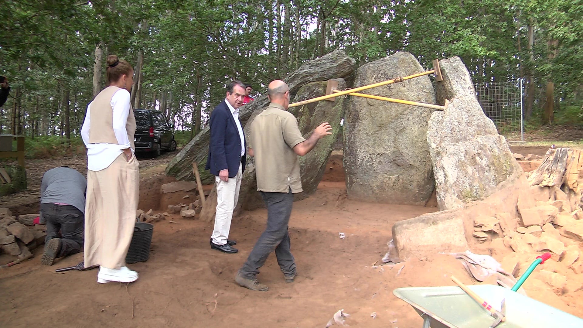 Excavación arqueológica en el dolmen de Candeán