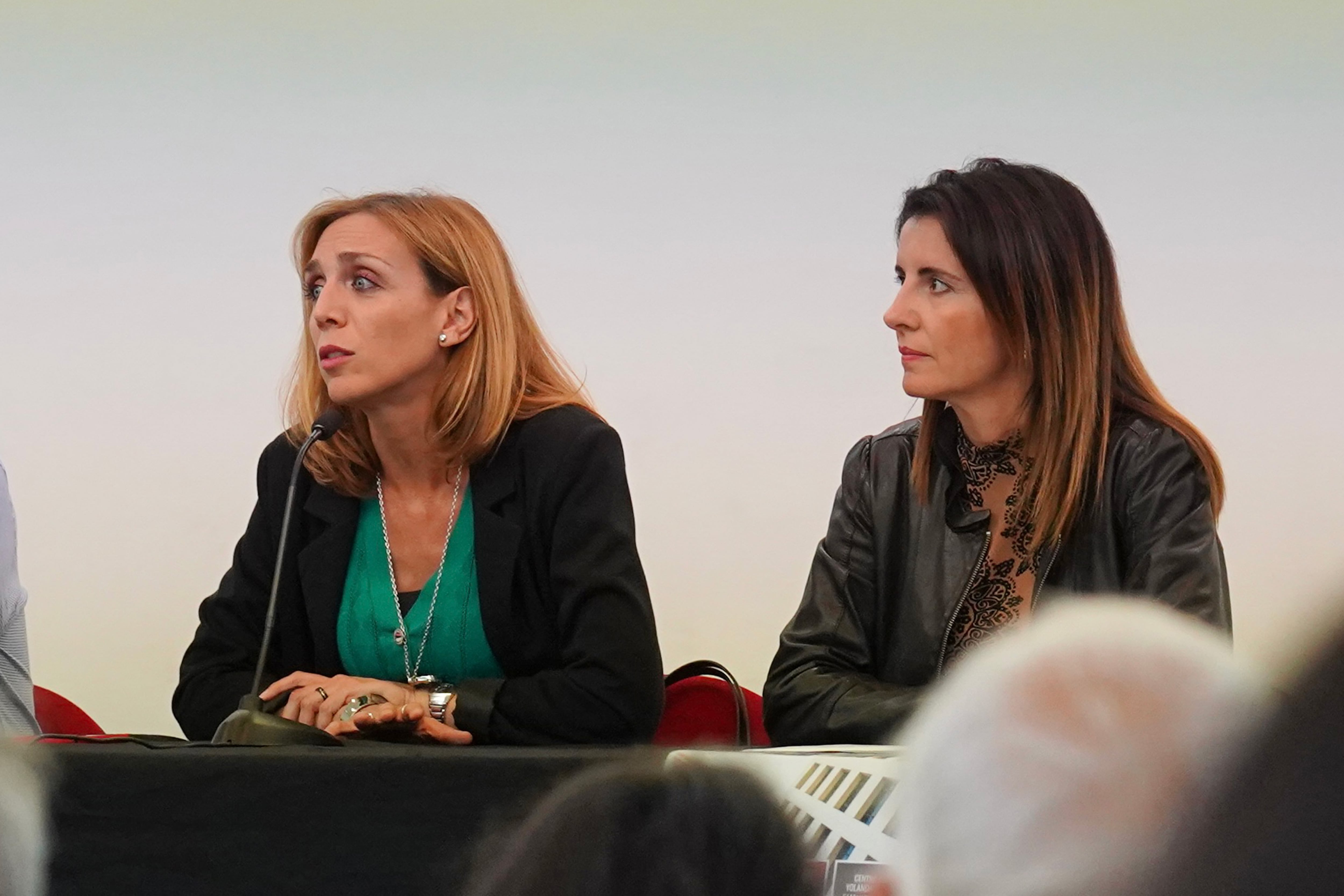 La alcaldesa de Alcorcón, Candelaria Testa y la concejala de Transición Ecológica, Movilidad, Educación y Medio Ambiente, Trinidad Castillo