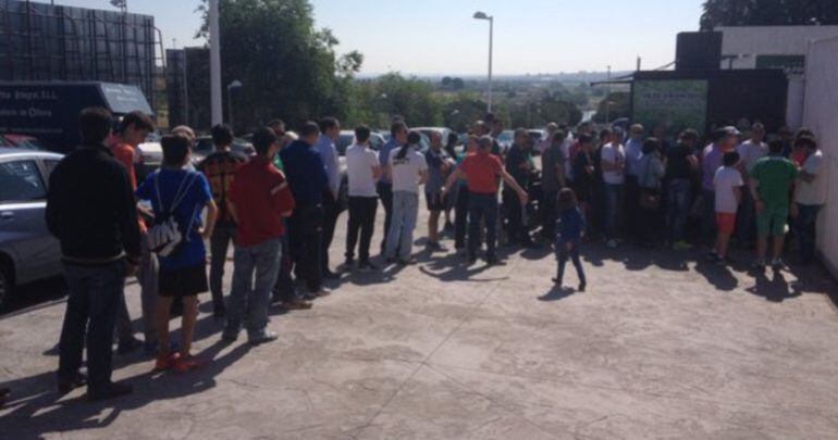 Colas en los exteriores del Salto del Caballo en el pasado play off de ascenso