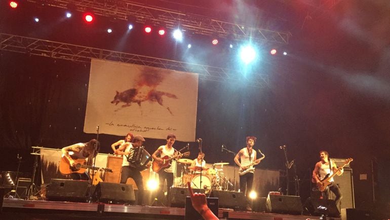 La Maravillosa Orquesta del Alcohol durante su concierto