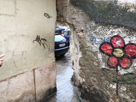 &quot;agujero de la vergüenza&quot; desde la calle Agustín Lara