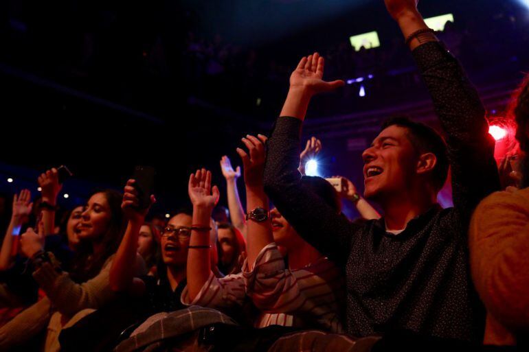 El público siguió a Morat en las letras