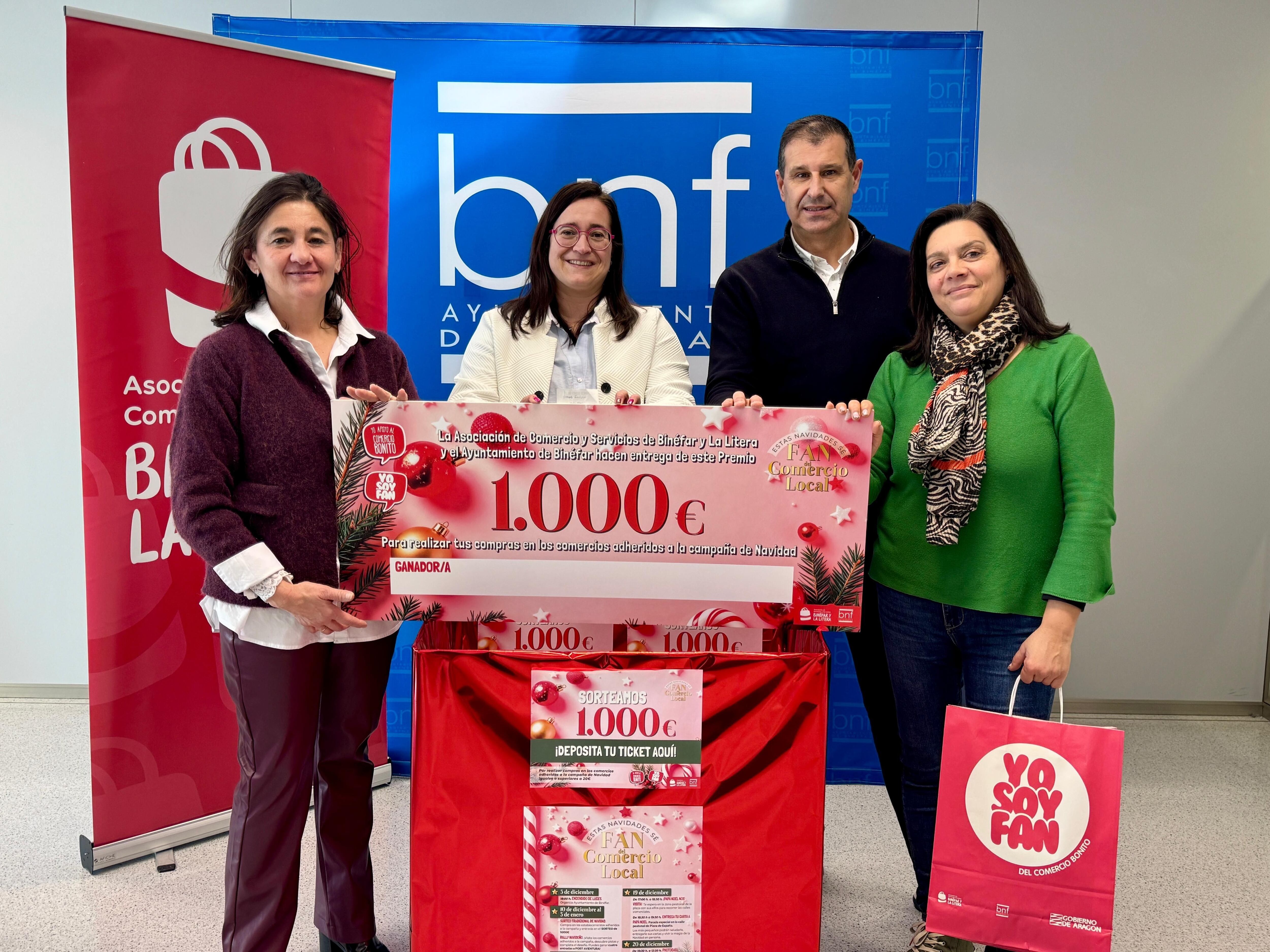 Momento del sorteo del premio de Navidad del comercio de Binéfar