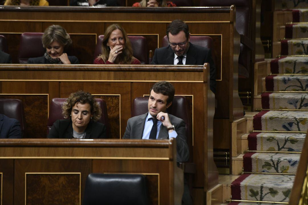 La portavoz del PP en el Congreso, Dolors Montserrat, y el presidente del PP, Pablo Casado.