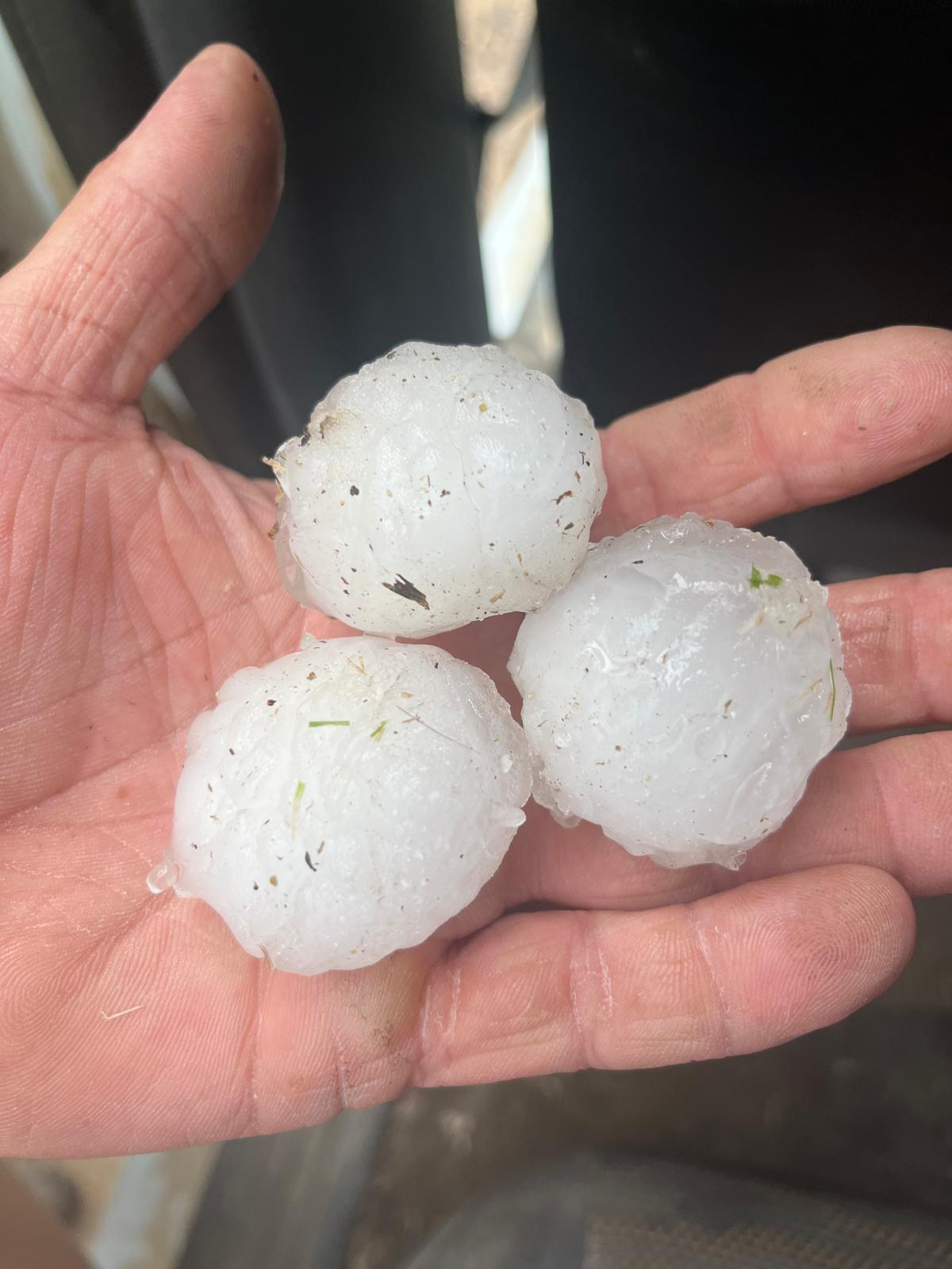 Granizo caído entre Tauste y Castejón de Valdejasa (Zaragoza)