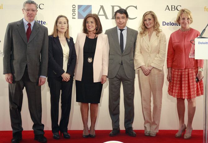 La alcaldesa de Madrid, Ana Botella, junto a los ministros de Justicia, Alberto Ruiz Gallardón ; Fomento, Ana Pastor; el presidente de la Comunidad de Madrid, Ignacion González; la delegada en la Comunidad de Madrid, Cristina Cifuentes, y la presidenta de