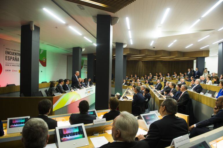 Rebelo de Sousa interviniendo en el Encuentro Empresarial España-Portugal