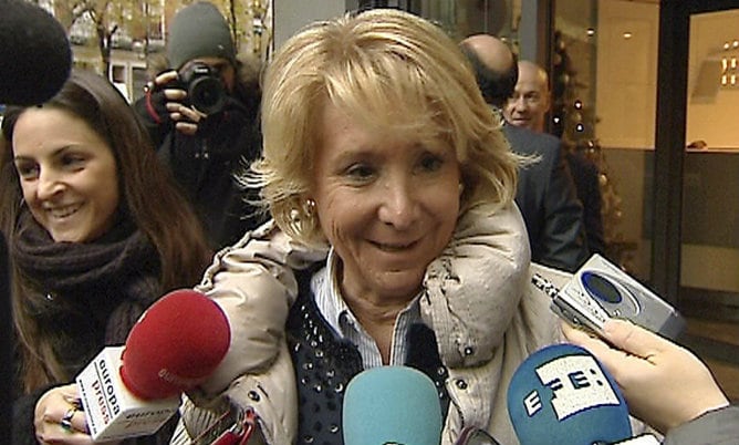 La expresidenta de la Comunidad de Madrid Esperanza Aguirre a su llegada  este martes a su despacho en la sede del PP de la calle de Génova