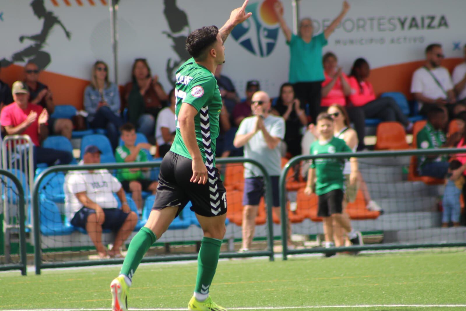 Celebración de uno de los tres últimos goles del Unión Sur Yaiza en Segunda RFEF.